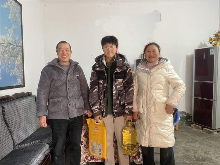 udVQ_1709648168187099019.jpg 家访4.jpg