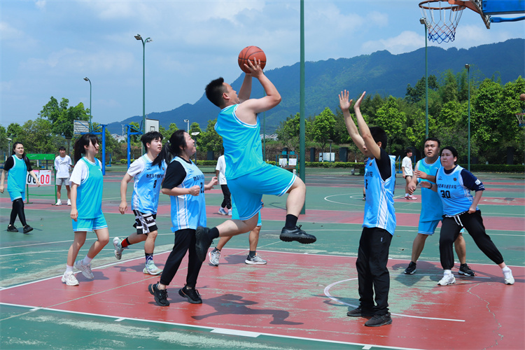 XxgZ_1715177884818029305.jpg 人工VS大数据 (2).jpg