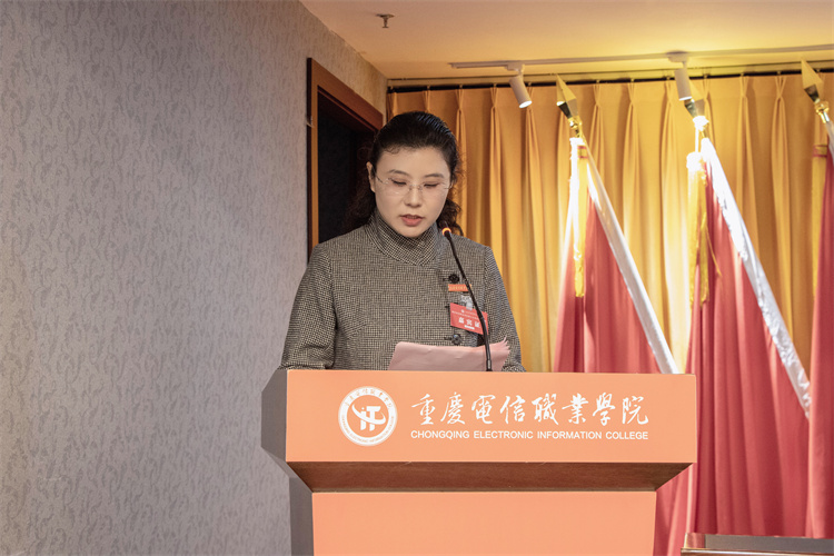 boQV_1731932895643060070.jpg 2.开幕会 代敏.jpg